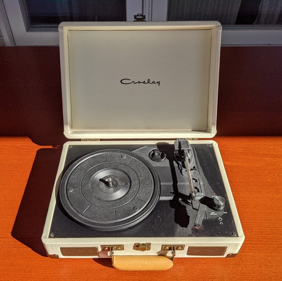 Crosley - turntable record player - Picture 2 of 9